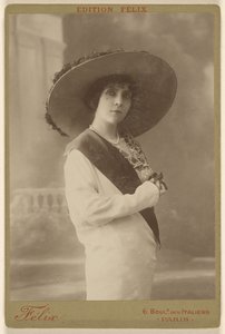 Mlle Lavalliere