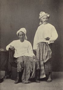 Burma: Der Autor in burmesischer Kleidung (1878) mit einem Fußballkameraden