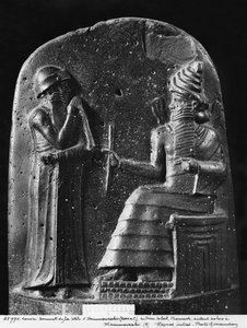 Gesetzesstele des Hammurabi, der Gott Shamash diktiert seine Gesetze an Hammurabi, König von Babylon, gefunden in Susa, ca. 1750 v. Chr. von Mesopotamian