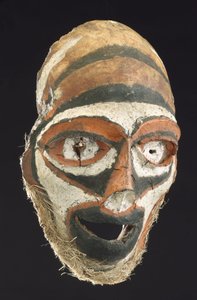 Maske aus einem menschlichen Schädel, New Britain, Papua-Neuguinea